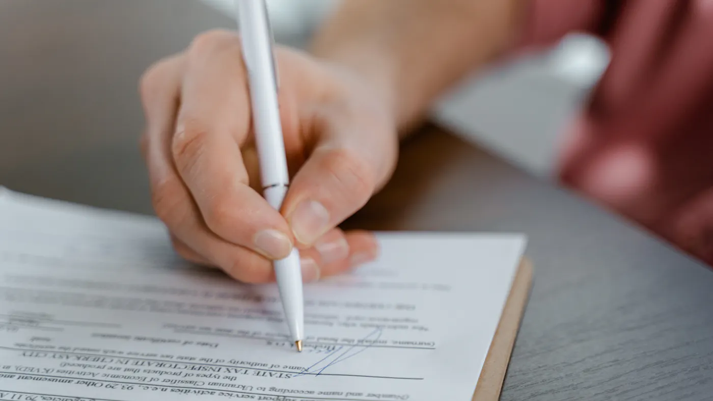 An executor signing probate documents to authorize the sale of a house in probate in Texas